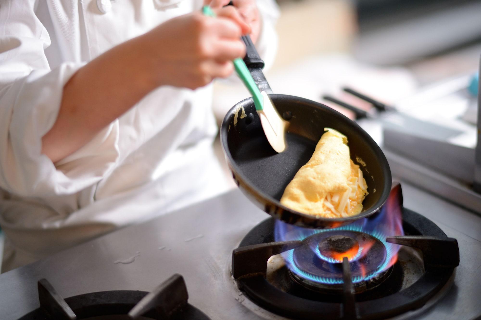 Royton Sapporo Hotel Экстерьер фото A chef cooking