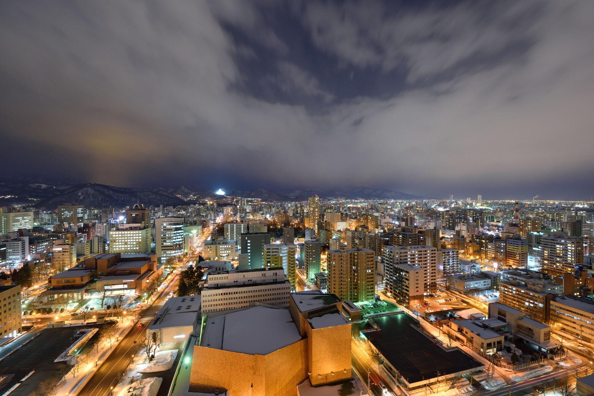 Royton Sapporo Hotel Экстерьер фото Santiago skyline at night